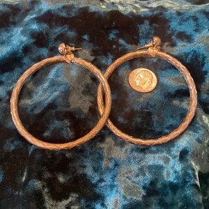 Vintage hopper earrings.